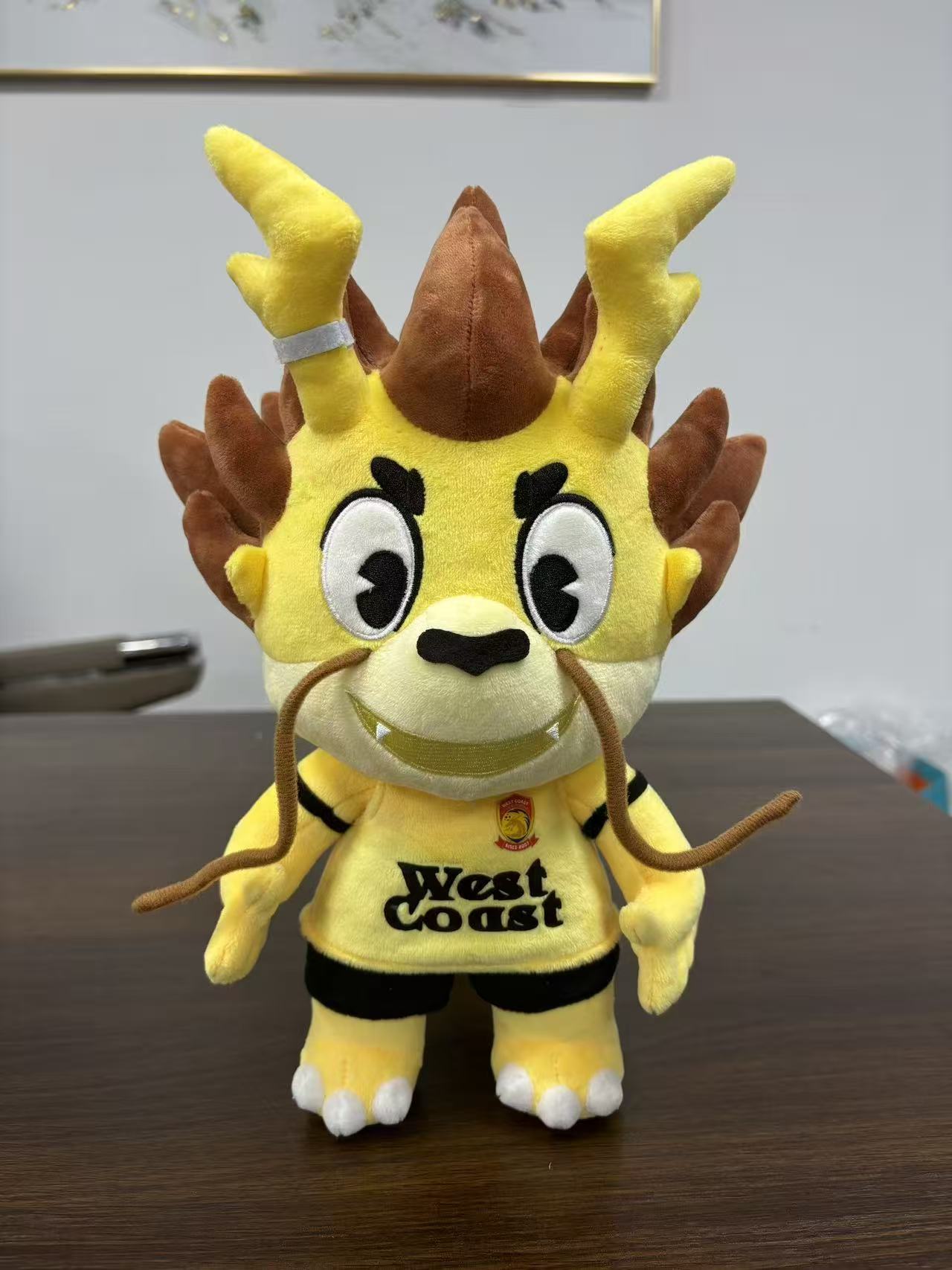 Prototipo físico de peluche Long Xiaofei de Qingdao West Coast