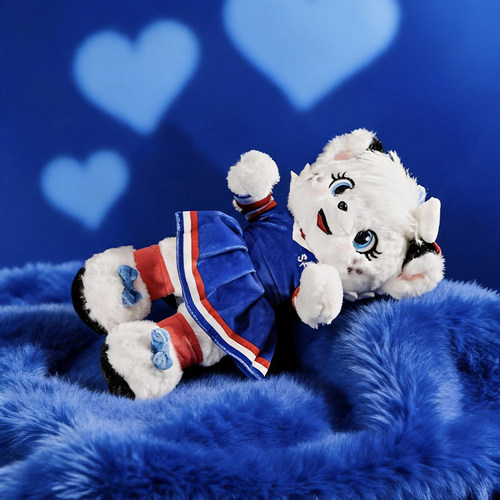 Peluche para venta de la mascota Magnolia de Shanghai Shenhua en una fotografía ambientada