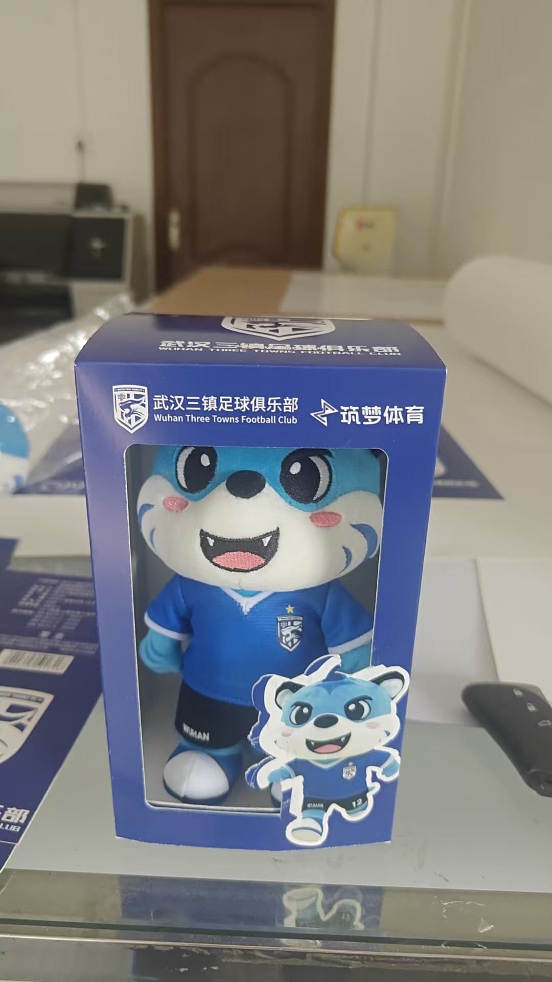 Peluche tigre de cuerpo entero de Wuhan Three Towns en caja impresa